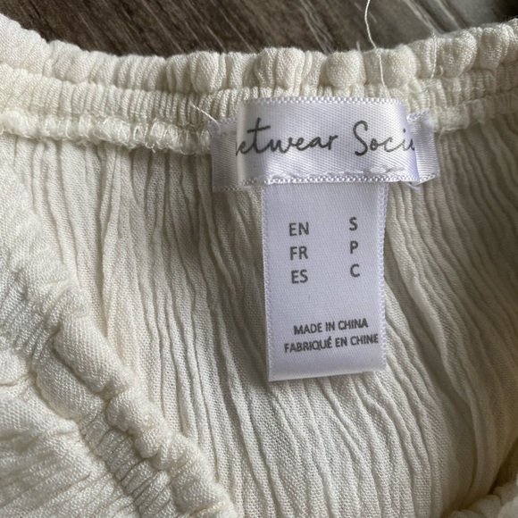 3/$15 White neutral crepe flowy off shoulder slightly cropped tied blouse - Picture 4 of 4